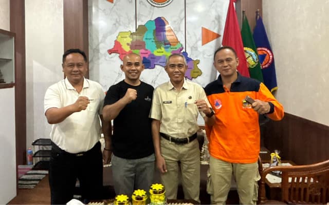 Solidaritas untuk Desa Ketanda: Sinergi Capital Properties, Platinum, dan Ngubahrumah Ringankan Beban Korban Tanah Bergerak Di Desa ketanda